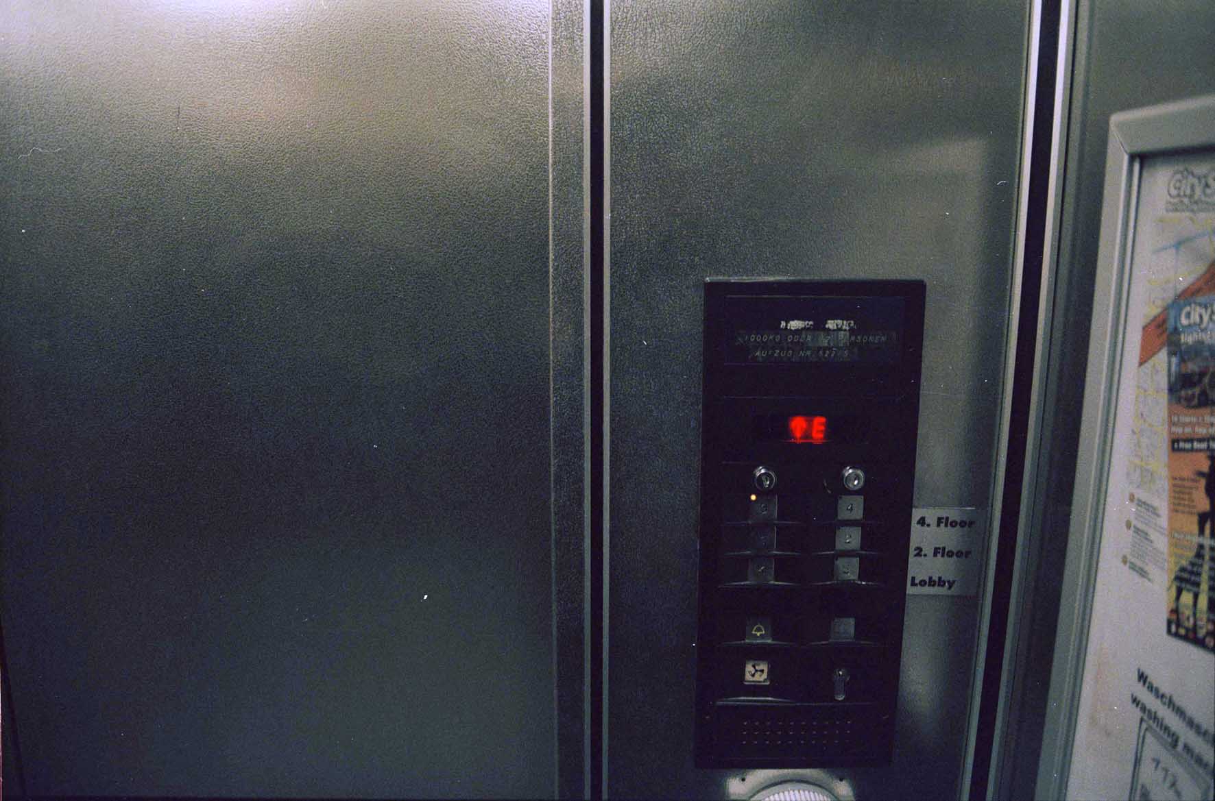 Elevator_Berlin_2011